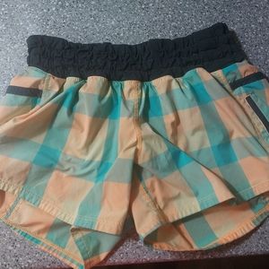 EUC Lululemon Tracker Shorts 4